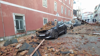 Dodental storm Kristin loopt op, veel Portugese huizen zonder stroom