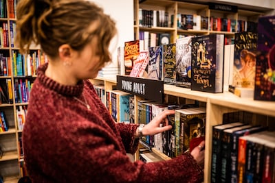 Jongeren lezen niet meer? Ze kopen stapels boeken tegelijk en geven zelfs hun kleedgeld eraan uit