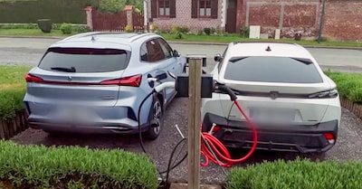 Frans dorp laadt gratis en voor niets elektrische auto’s op