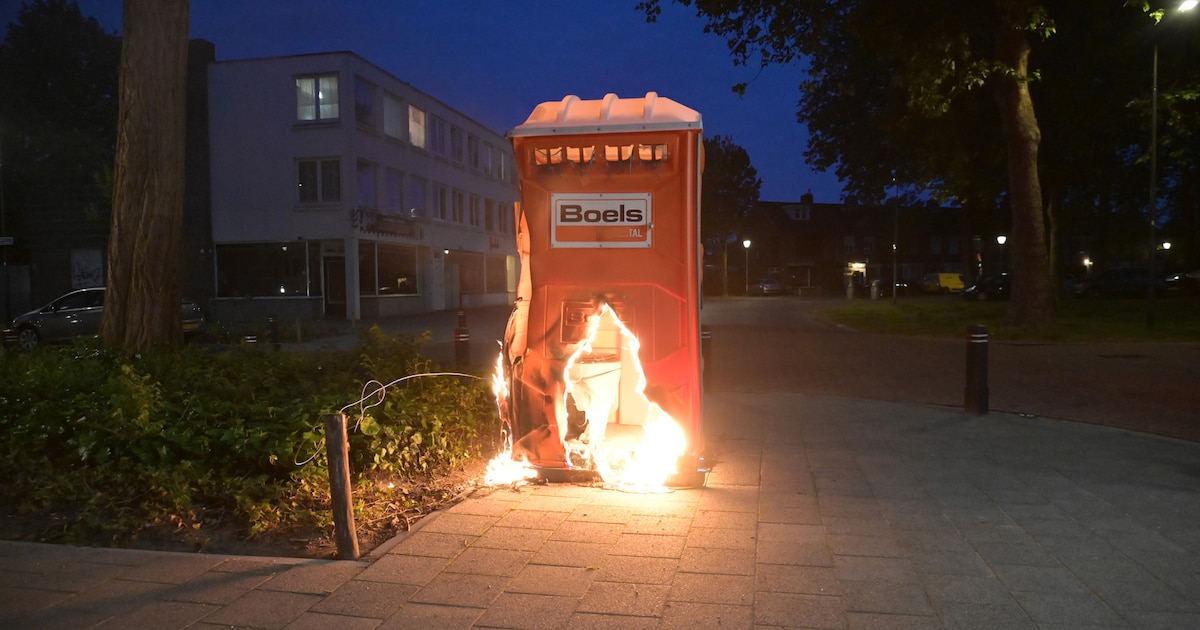 Opnieuw mobiel toilet in brand in Breda
