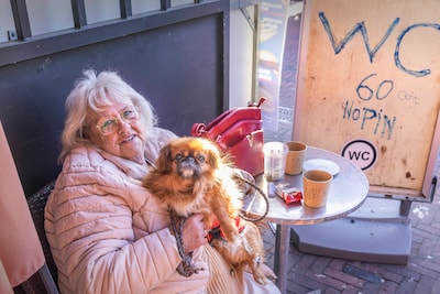 Haagse toiletjuf Joke in no time beroemd: ‘Ze kunnen beter over me lullen dan fietsen’