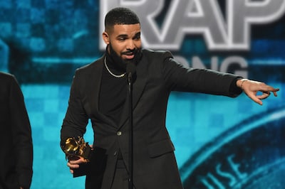 Rapper Drake beschuldigd van fraude: zou bots gebruiken om streamingcijfers op te krikken