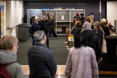 Man gooit met stempas, moeder mag na lange trip niet voor dochter stemmen: dit ging er fout op verkiezingsdag in Nijmegen