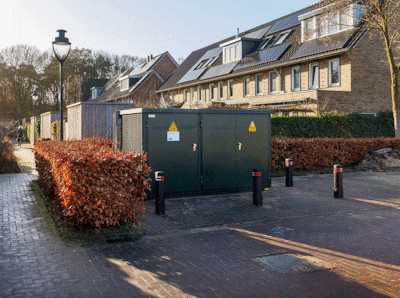 Plotseling staat dit trafohuisje op hun parkeerplaatsen, bewoners verbaasd: ‘Ik wist van niets’
