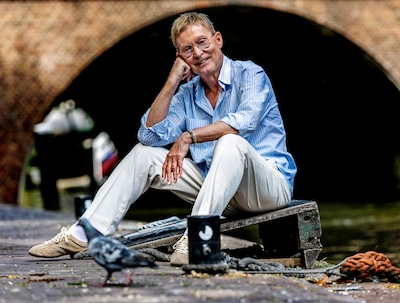 Hans Cornelissen mist de hysterie rond Zeg ‘ns Aaa niet: ‘Taxichauffeurs herkennen me nog’