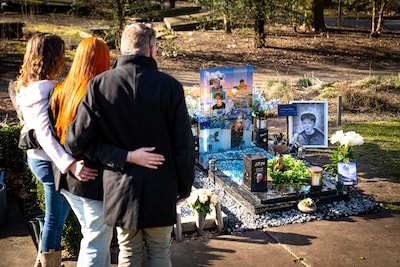 Ouders doodgestoken Joni (13) leven al jaar in nachtmerrie: ‘We hebben het gevoel dat hij zo binnen kan komen lopen’