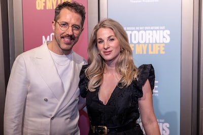 William Spaaij verwelkomt ‘bevrijdingsmeisje’ met verloofde en Froukje is verstrooid