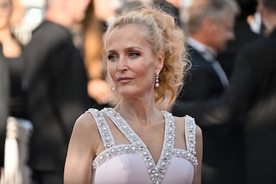 Gillian Anderson voelt zich verraden door schrijfster bestseller Het Zoutpad na onthullingen