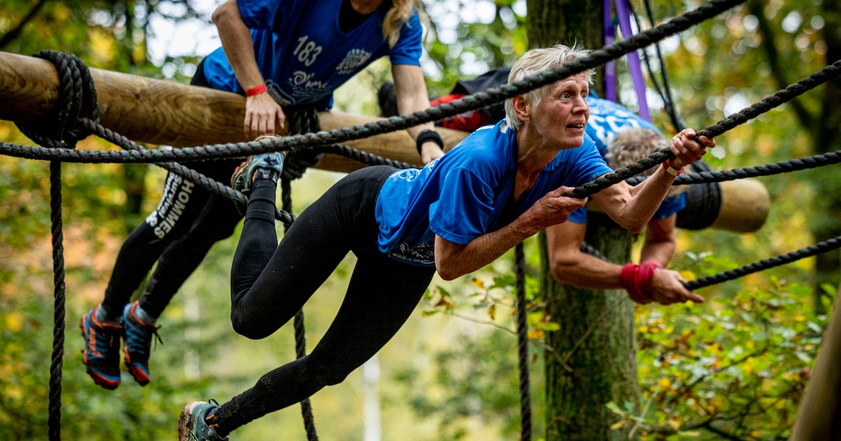 Anja is met 63 jaar oudste deelneemster aan survivalrun in Neede, zo ...