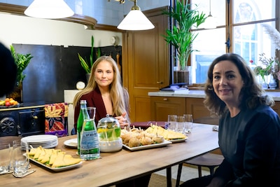 Prinses Amalia bruncht met burgemeester Femke Halsema