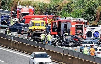 81-jarige stapt na slapeloze nachten in auto en veroorzaakt horrorcrash in Italië: Barbie-ontwerpers en bankier overleden