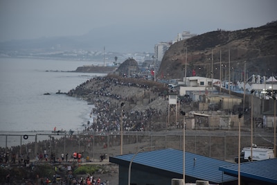 LIVE | Spaanse krant: Honderden migranten keren terug naar Marokko omdat ze geen eten kunnen vinden in Ceuta