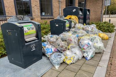 Waarom je in Renkum wel moet betalen voor je zakken plastic afval