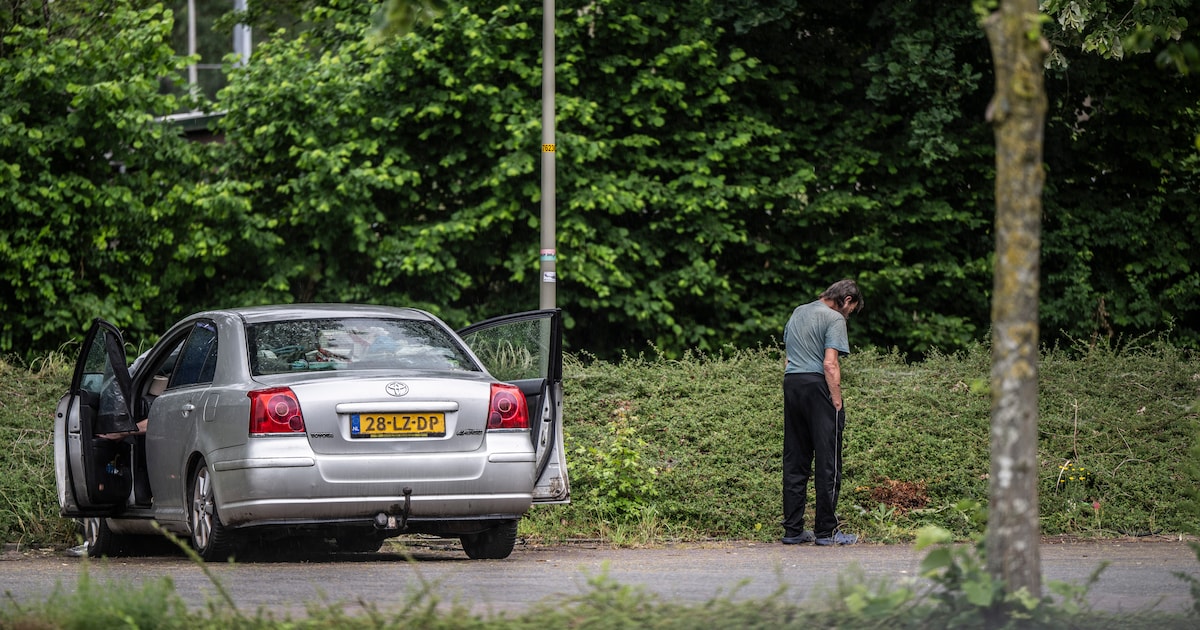 Vriend van overleden ‘Toyota-dakloze’ moet het land uit, maar hij weigert: ‘Hij woont nu weer op str