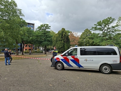 Nachtelijk geweldsincident in Kronenburgerpark, politie zet deel park bijna hele dag af