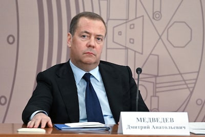 Russische oud-president Medvedev dreigt met directe oorlog tegen VS na ultimatum Trump
