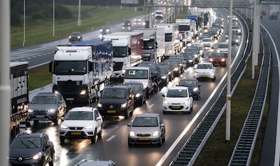 Drukste ochtendspits van dit jaar door ongelukken, regen en einde herfstvakantie