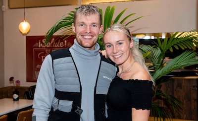 Enzo Knols vriendin Myron Koops krijgt auto-ongeluk met zoontje op achterbank: ‘Auto verscheen ineens’