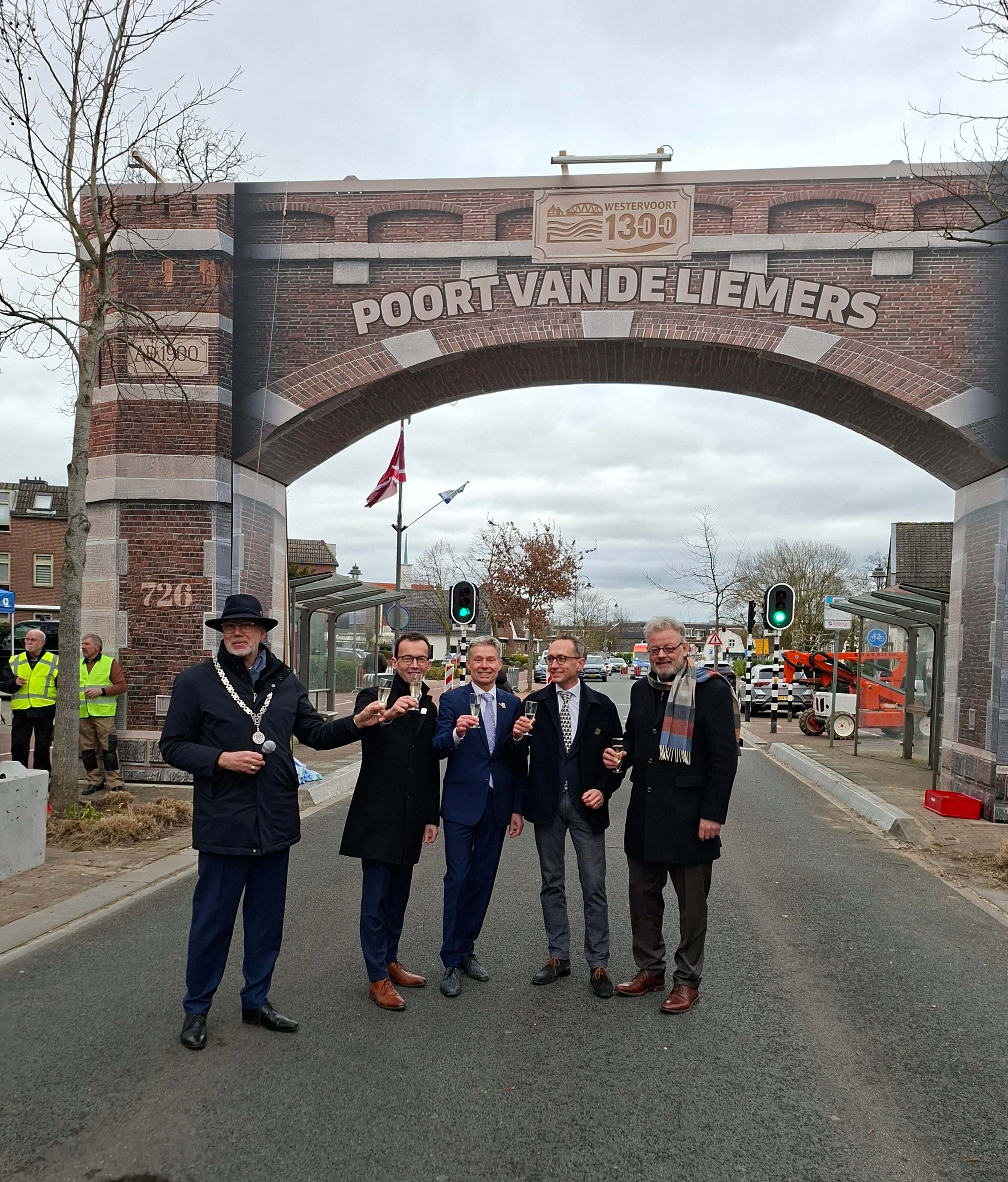 ‘Poort van de Liemers’ geopend en horecaplein op winkelcentrum Kronenburg officieel afgerond