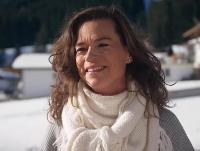 Stewardess Barbara uit Winter vol liefde valt voor charmes van automonteur