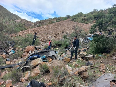 Minderjarige bestuurder (13) crasht met minibus in Bolivia: twaalf doden