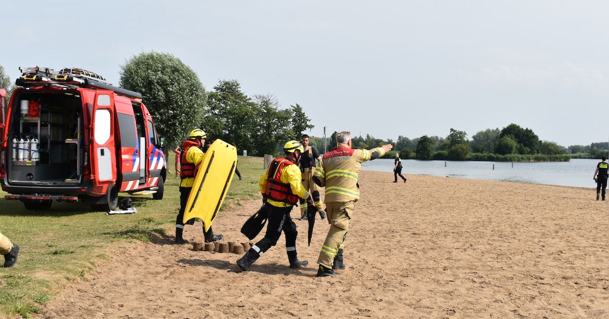 Drijvend vlot in Rijkerswoerdse Plassen verdwijnt na dodelijk zwemongeluk.