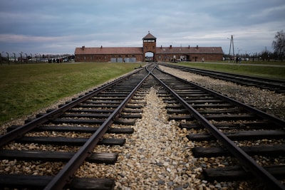 Auschwitz Comité wil Holocaust-veiling laten annuleren: ‘Cynisch en schaamteloos’