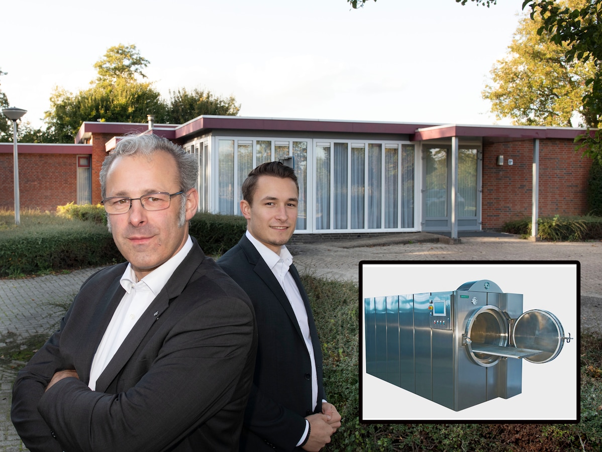 Uitvaartverzorger Erik van Zoest (links) en zijn zoon Dennis. Inzet: een resormator.