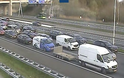 Flinke file op de A12 bij knooppunt Oudenrijn na kettingbotsing bij Houten