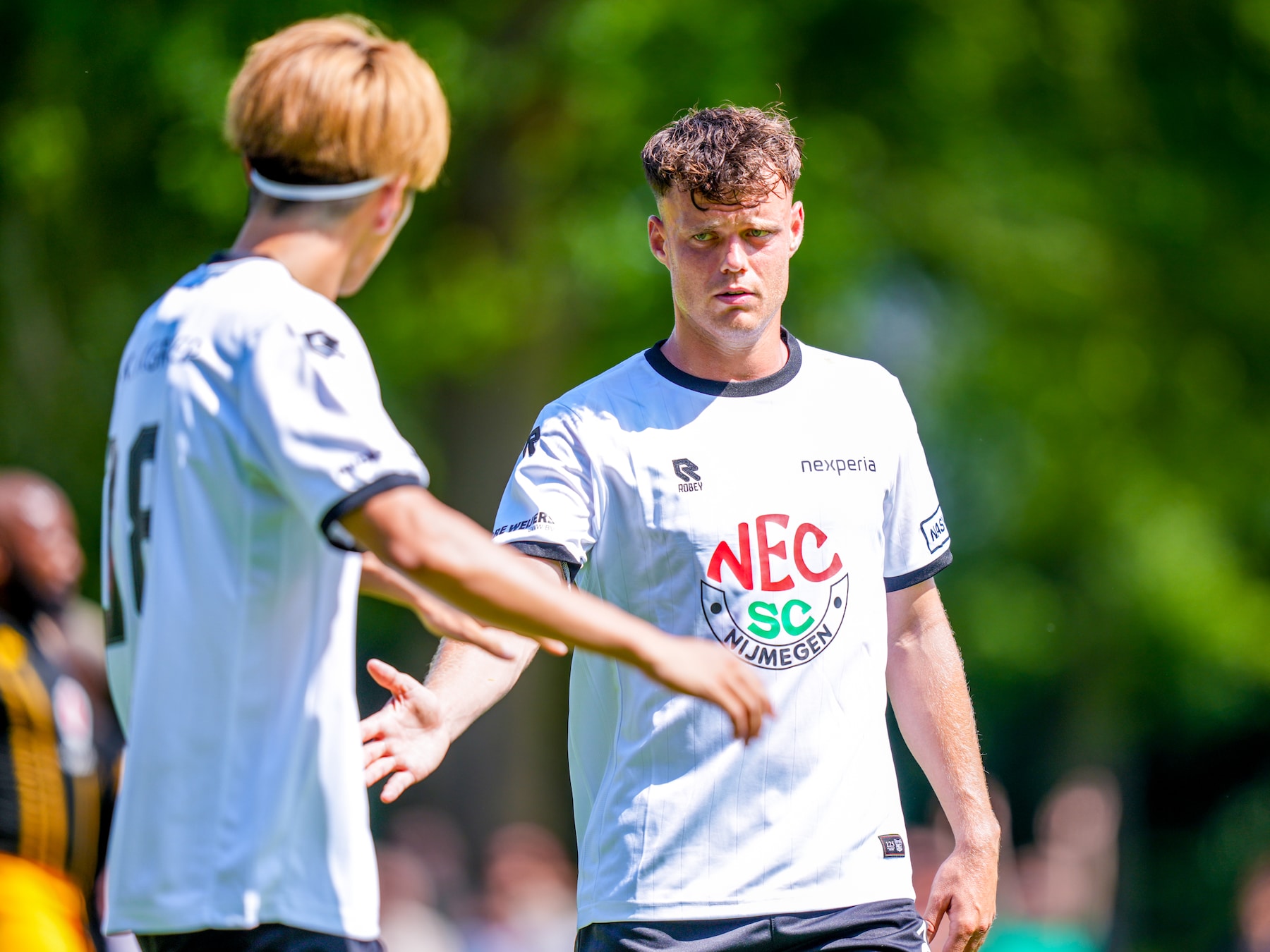 De topscorers van NEC dreigen nu buiten de boot te vallen: ‘Als spelers zich niet aan het team conformeren, moeten ze weggaan’