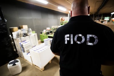 Vastgoedmagnaat Joshua C. aangehouden bij inval in zijn villa in Blaricum