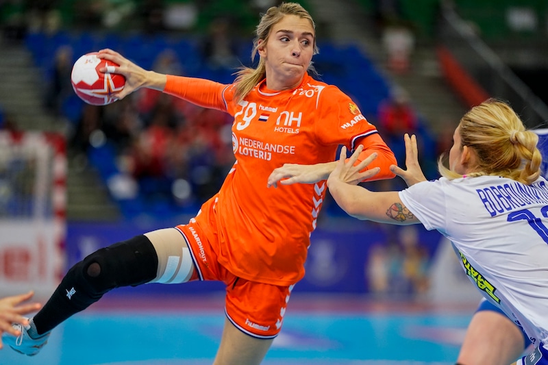 Voor wereldkampioen Estavana Polman komt haar familie eerst, dan pas  handbal en Tokio | Sport | De Gelderlander.nl