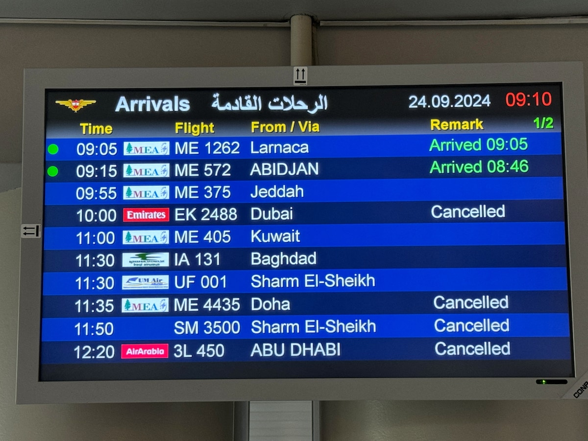 Een informatiebord van dinsdag op Beirut-Rafic Hariri International Airport in Beiroet.