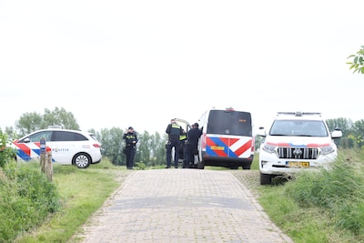 Politie beëindigt illegaal feest in Leuvenheim, drie arresta