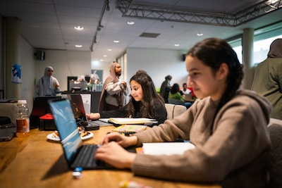 Van ‘schrijven is saai’ naar een eigen boek, Jonge Pen helpt met spelling én emoties: ‘Hier doen ze 