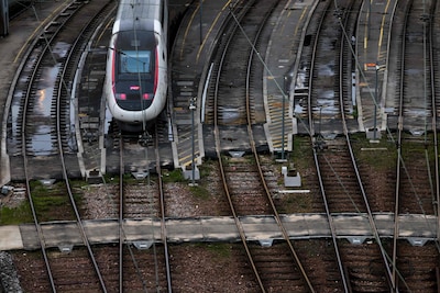 Franse moeder slaat, wurgt en trekt kind aan zijn haren in trein
