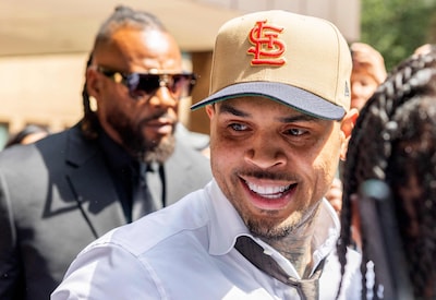 Chris Brown bekent schuld in mishandelingszaak Britse nachtclub