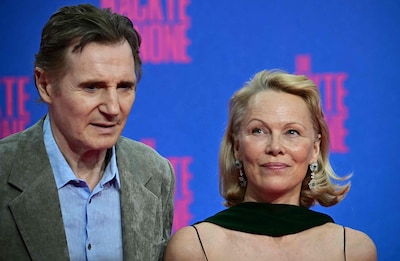 Pamela Anderson schittert naast Liam Neeson in The naked gun: ‘Ze is grappig, scherp en professioneel’