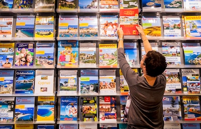 Reisbureaus allesbehalve iets voor ouderen: vooral jongeren boeken hun vakantie fysiek