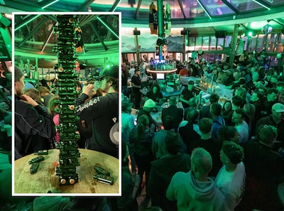 Skiërs bouwen toren van 82 flesjes Jägermeister in Sölden: ‘Sommigen zuipen zich hier echt een ongeluk’