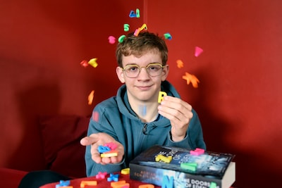 Robin (14) kon jarenlang niet goed lezen, tot één vraag op een terras alles veranderde