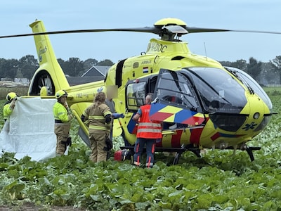 Man zwaargewond door ongeluk met auto in Odiliapeel, moet in kritieke toestand met traumahelikopter mee