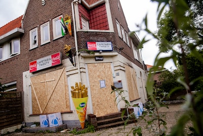 Tien dagen na gasexplosie is het opnieuw onrustig bij leegstaande friettent: buurt wil uitleg van burgemeester