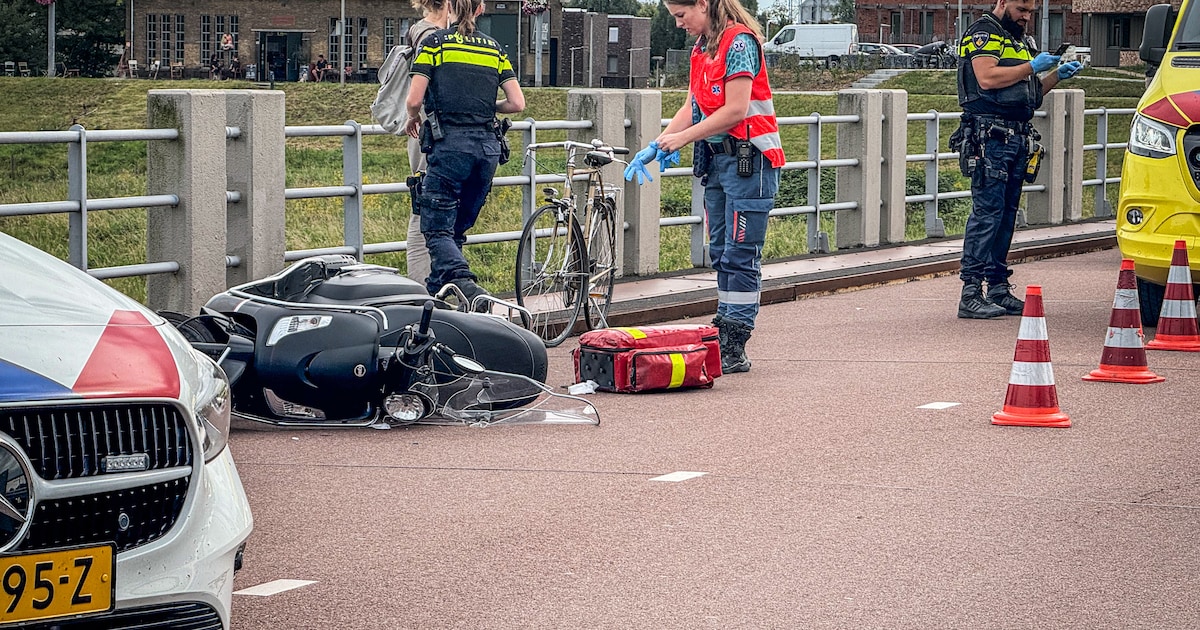 Fietser ernstig gewond na botsing met scooter, ook traumahelikopter geland.