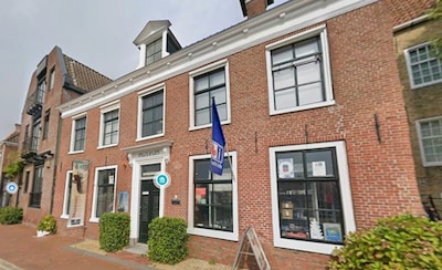 Museum Dokkum voegt zeldzame gouden liefdesring toe aan collectie