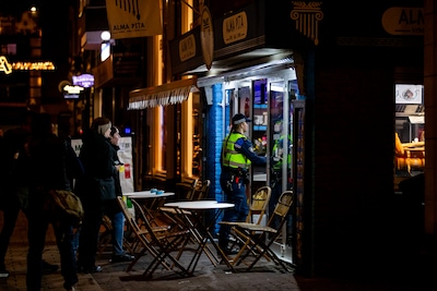 Waarom onaangekondigde controles in Arnhemse horeca nodig zijn: ‘Binnen een minuut zie je wie iets t
