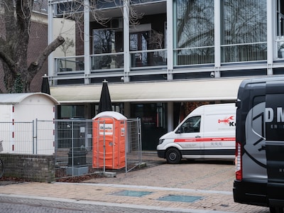 Bewoner luxe appartement moet na brand maandenlang van vakantieverblijf naar tiny house: ‘Bijna jaar aan het zwerven’