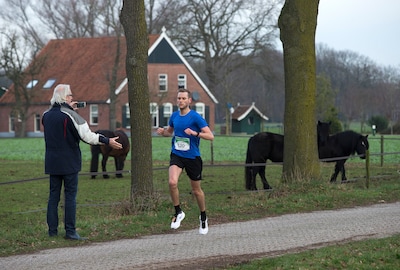 Keiloop Meddo 2025: hardlopen door buitengebied en kern van Meddo