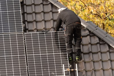 Zonnepanelen leveren straks gemiddeld 227 euro minder op per jaar: in déze gemeente ga je er het mee
