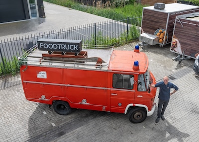 Tonnie zag ’m elke dag staan en dacht: die moet ik hebben… nu serveert hij burgers uit een oude bran